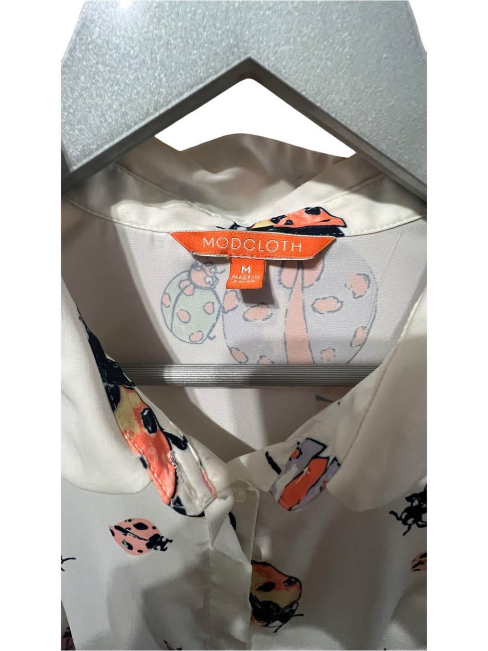 ModCloth Ladybug Print Button-Up Blouse Ivory Multicolor Size Medium - Picture 5 of 5